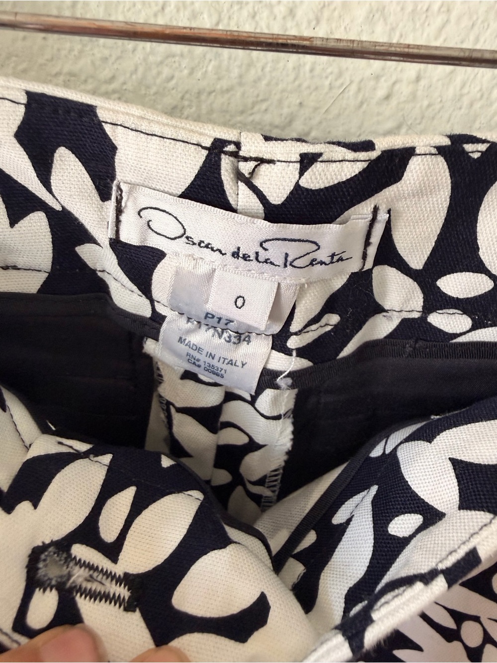Oscar de la Renta Black and White Floral Wide-Leg Pants - Picture 11 of 11